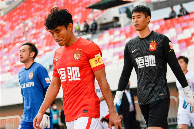 关于广州队发布备战花絮,赛前官宣签约,英超任务艰巨,赛程密集仍需轮换的信息 关于广州队发布备战花絮,赛前官宣签约,英超任务艰巨,赛程密集仍需轮换的信息